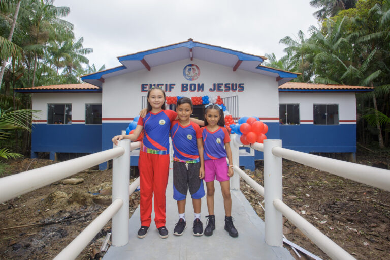 No Dia da Educação, Comunidade de Maracapucu-Miri recebe nova escola