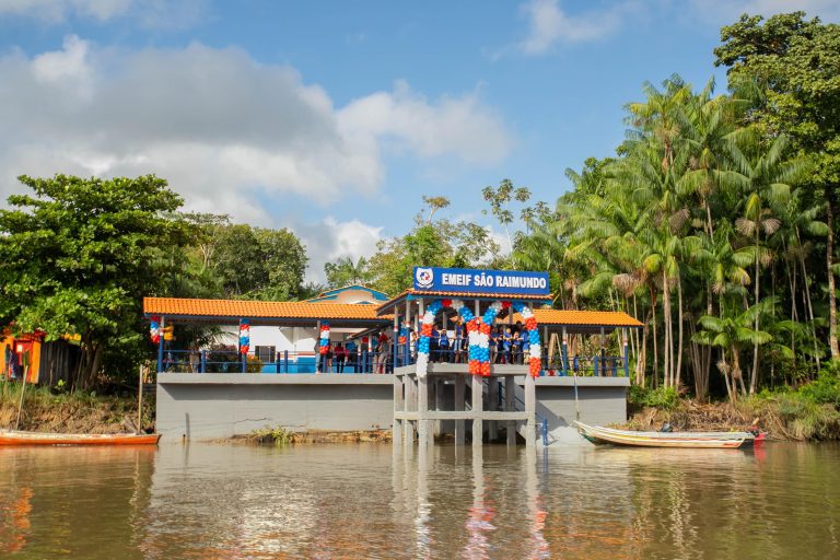 Rio Paruru, na região das ilhas de Abaetetuba, ganha nova escola e trapiche